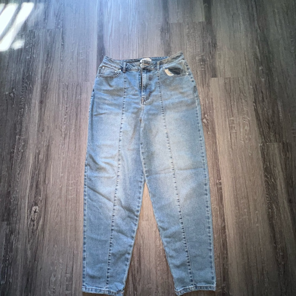 High Rise Blue Jeans with Light Wash